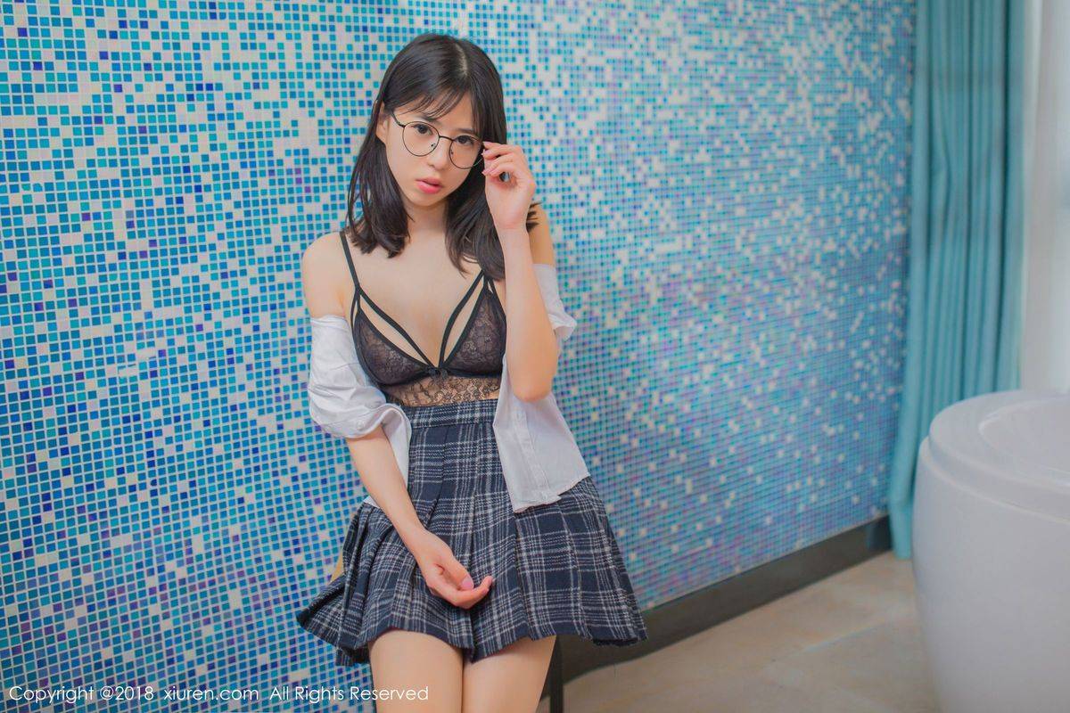 秀人网美女模特艾栗栗学生制服诱惑清新可人私房写真-37