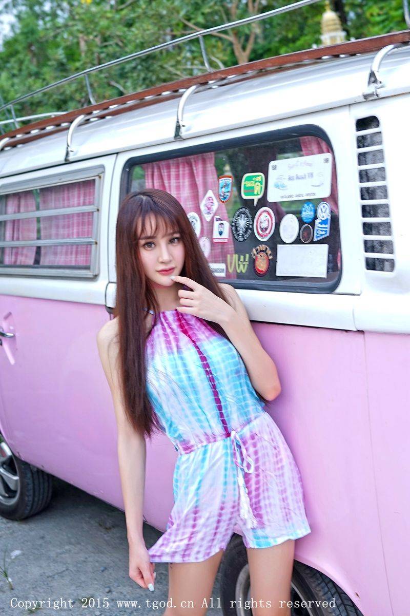 推女神养眼美女Cheryl青树修长美腿完美身姿普吉岛旅拍-5