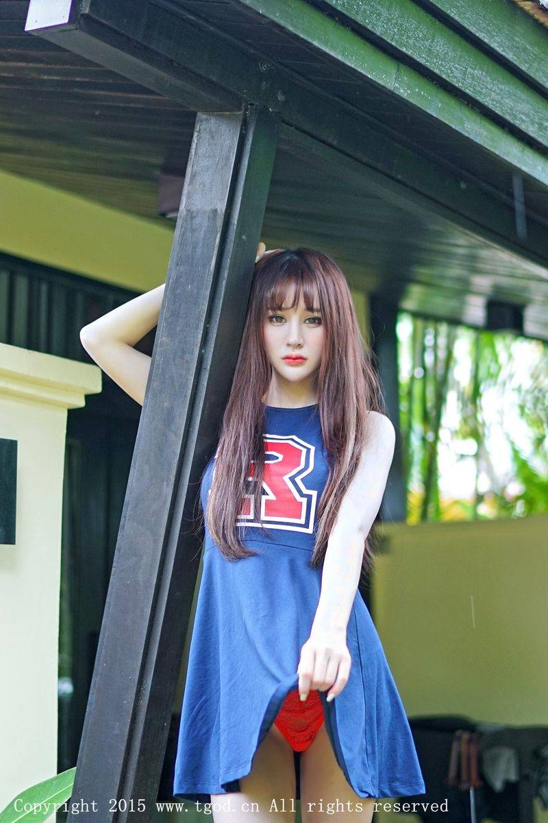 推女神养眼美女Cheryl青树修长美腿完美身姿普吉岛旅拍-27