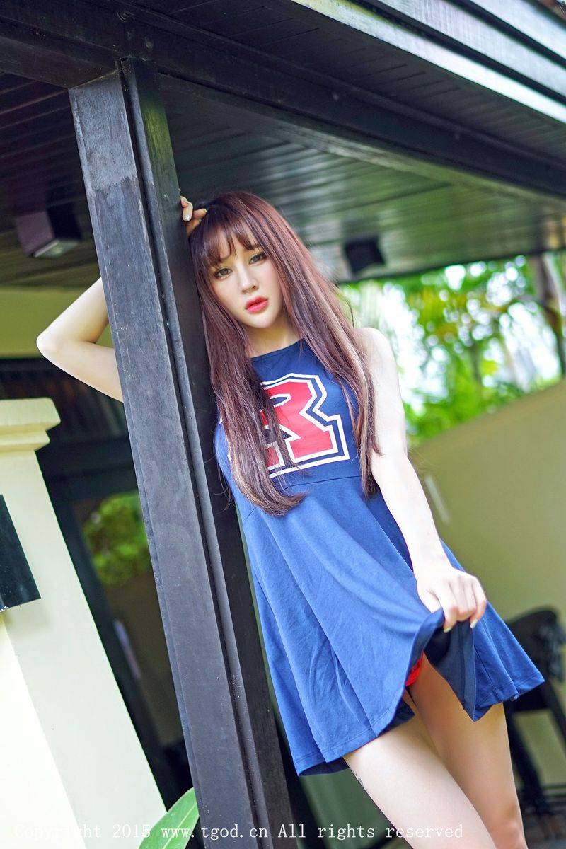 推女神养眼美女Cheryl青树修长美腿完美身姿普吉岛旅拍-28