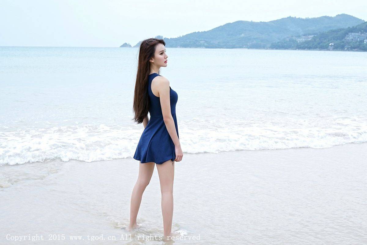 推女神养眼美女Cheryl青树修长美腿完美身姿普吉岛旅拍-44