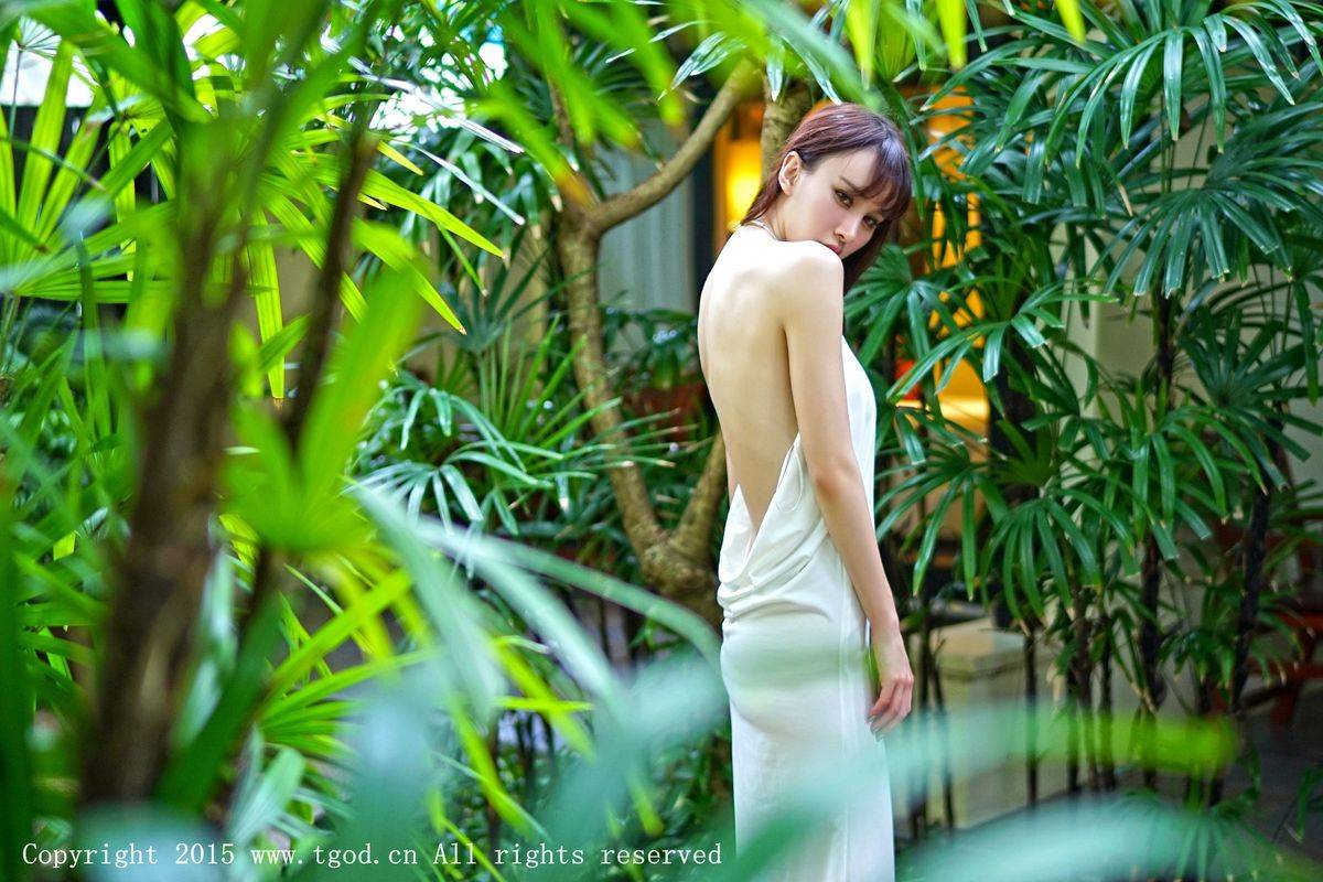 推女神养眼美女Cheryl青树修长美腿完美身姿普吉岛旅拍-50