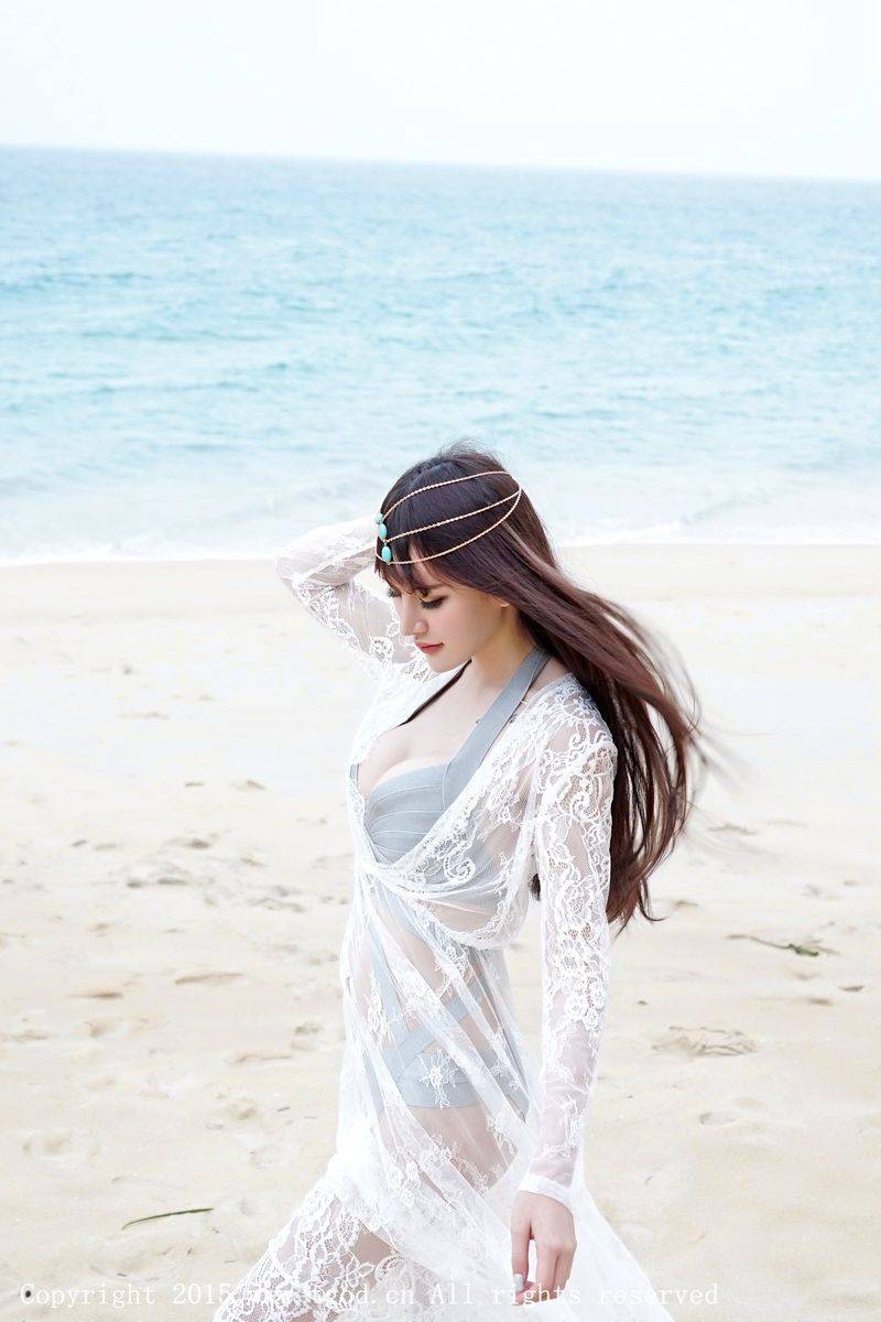 推女神美女模特Cheryl青树沙滩比基尼美胸翘臀普吉岛旅拍