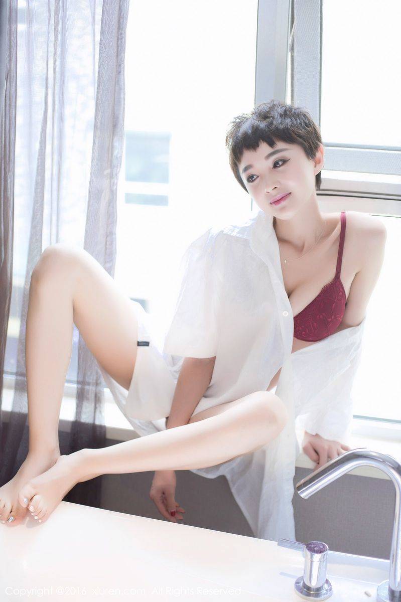 秀人网短发美女空姐babykiki白衬衫浴缸湿身诱惑写真-37