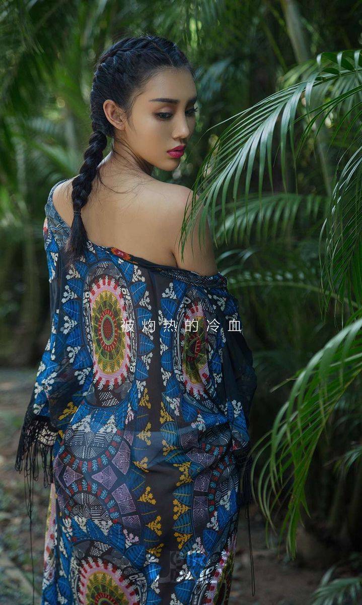 尤果网美女模特尤菲儿冷血蟒蛇缠身户外野外写真套图-2