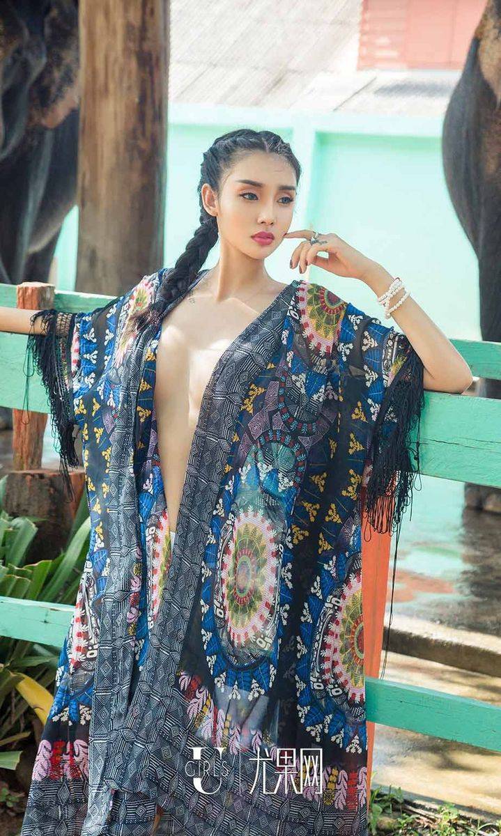 尤果网美女模特尤菲儿冷血蟒蛇缠身户外野外写真套图-16