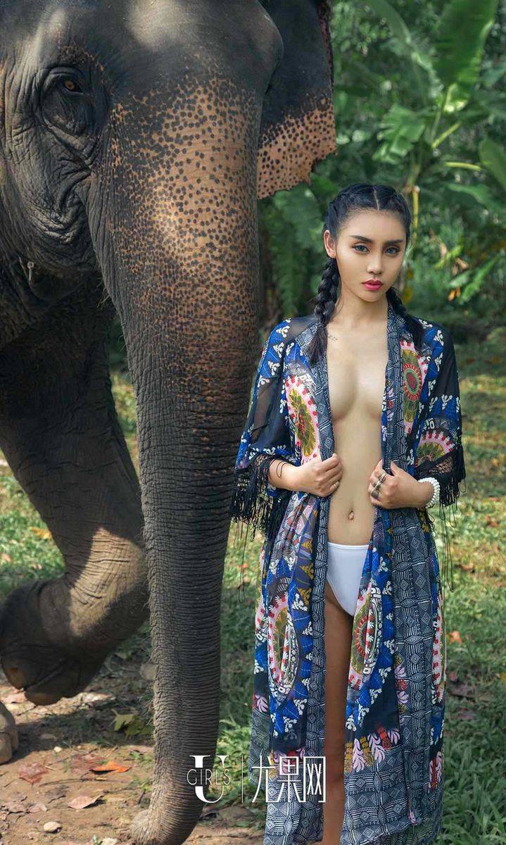 尤果网美女模特尤菲儿冷血蟒蛇缠身户外野外写真套图-22