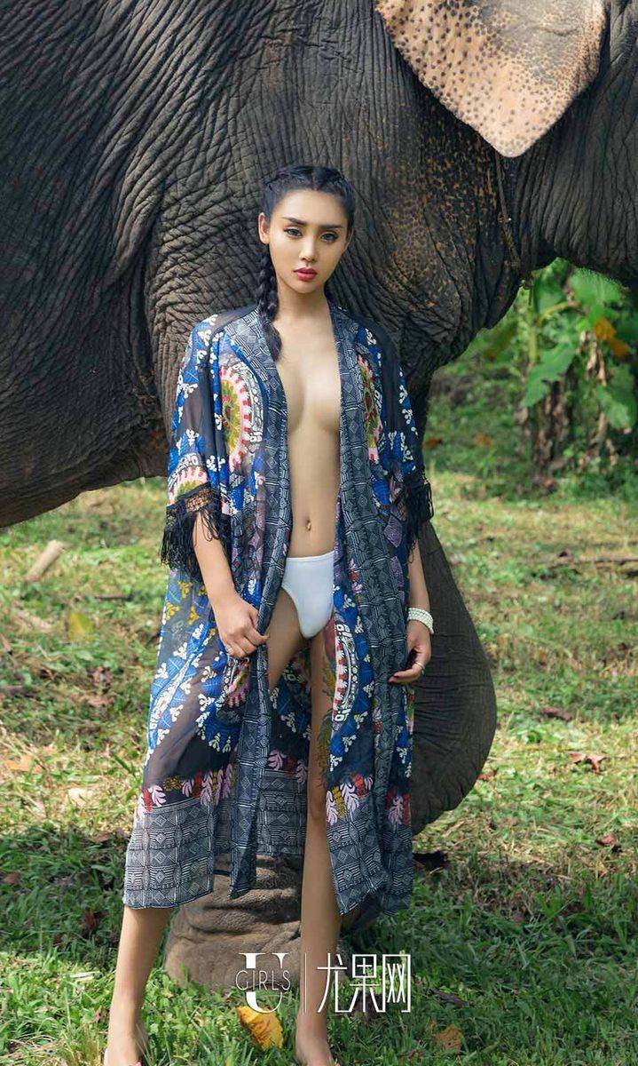 尤果网美女模特尤菲儿冷血蟒蛇缠身户外野外写真套图-23