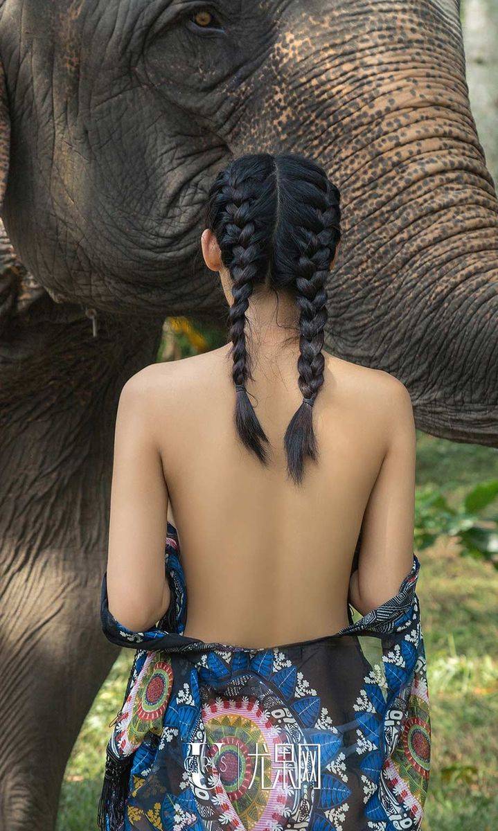 尤果网美女模特尤菲儿冷血蟒蛇缠身户外野外写真套图-29