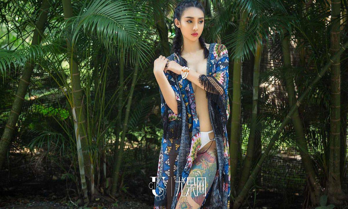 尤果网美女模特尤菲儿冷血蟒蛇缠身户外野外写真套图-32