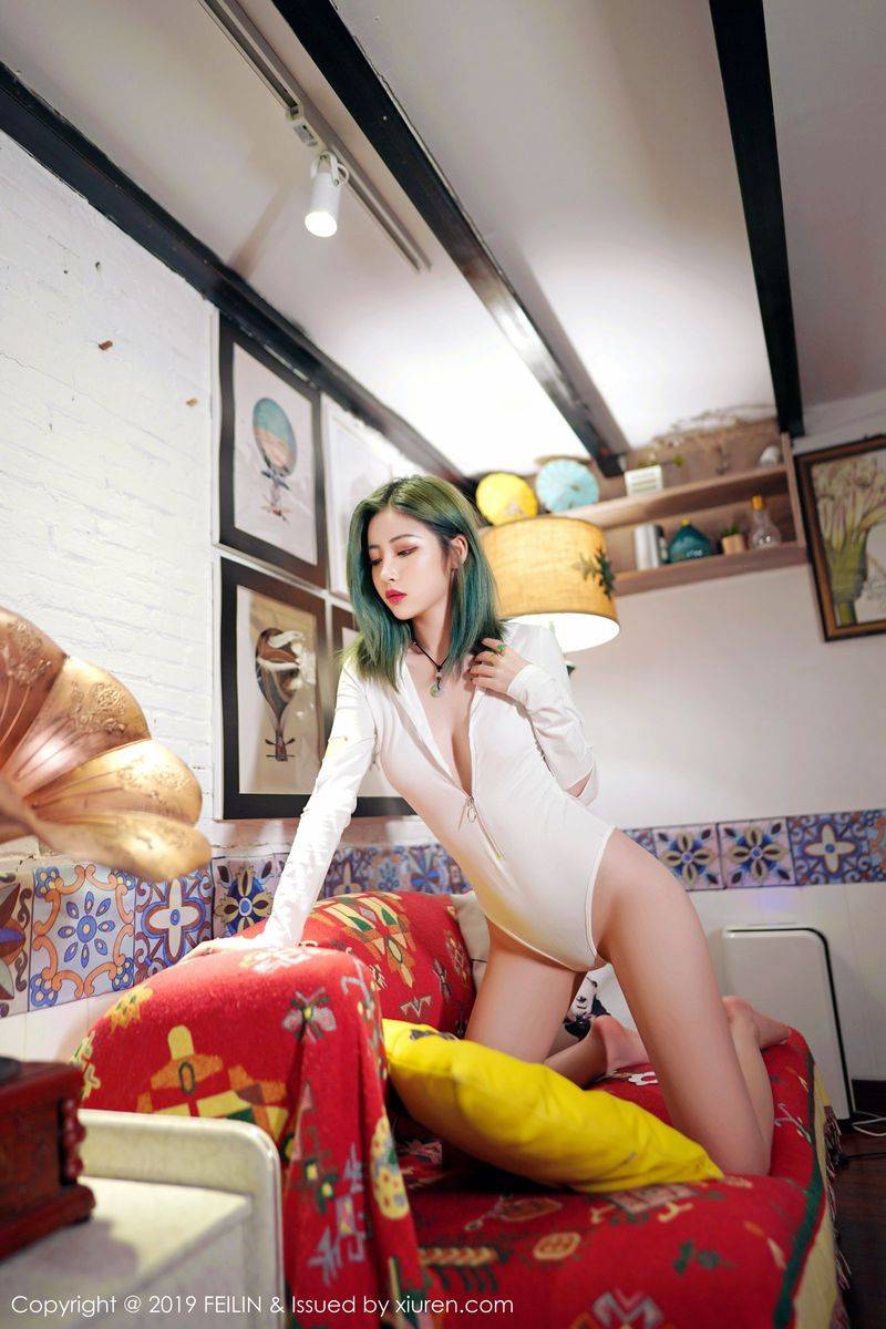 嗲囡囡新人模特小樱和修长美腿曼妙身材美胸翘臀首套写真-30