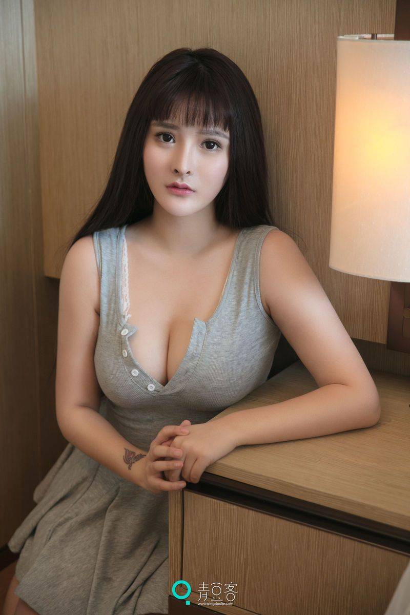 青豆客双马尾美女模特杨漫妮惹火身材白嫩爆乳性感写真-3