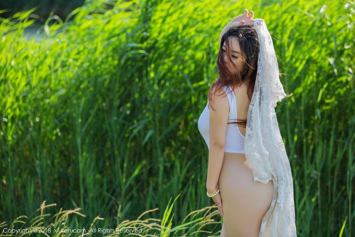 秀人网宅男女神西希白兔修长美腿白衬衫牛仔热裤户外写真-37