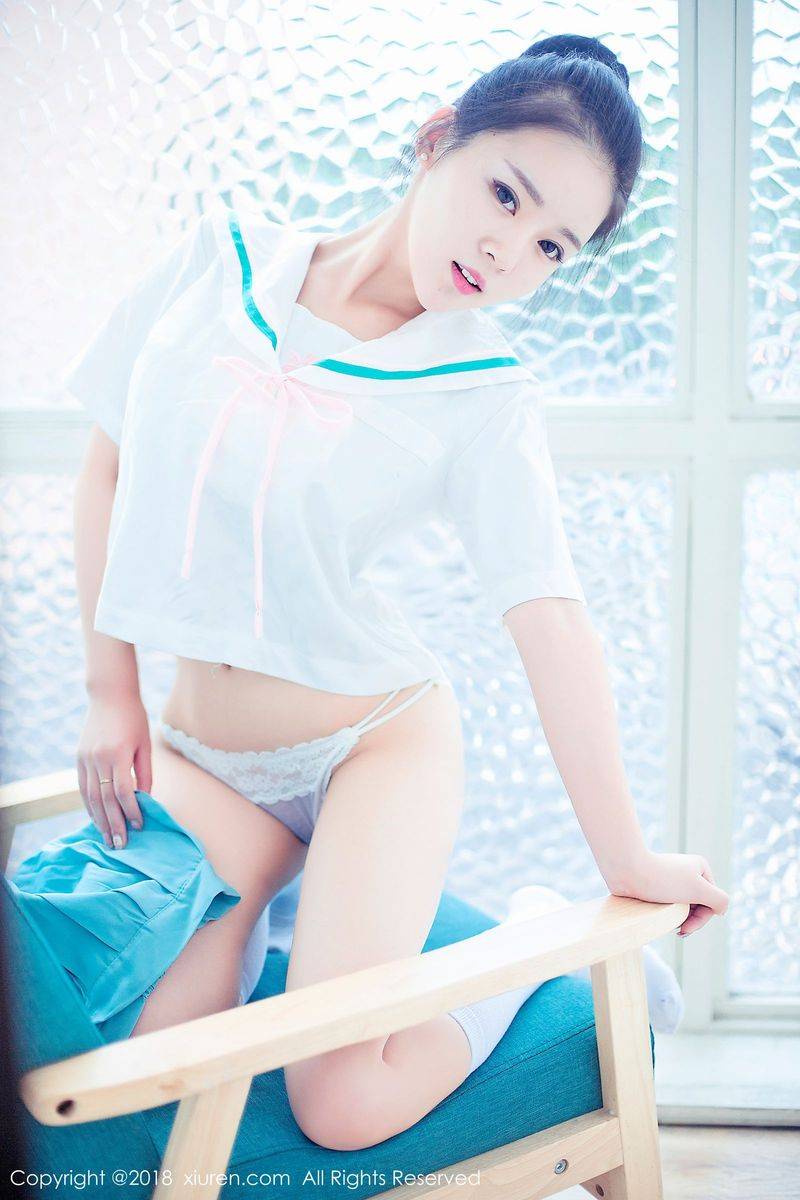 秀人网清纯萌妹子红气球童颜巨乳黑丝美腿内衣诱惑套图-17