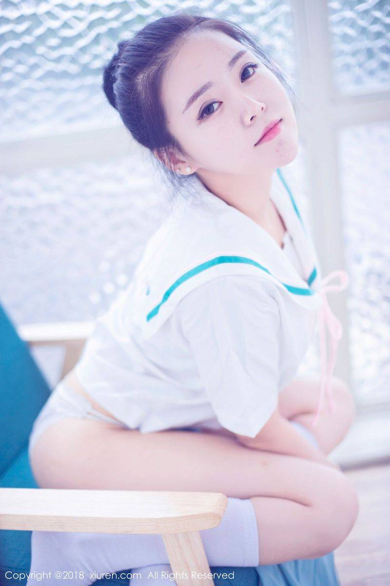 秀人网清纯萌妹子红气球童颜巨乳黑丝美腿内衣诱惑套图-26