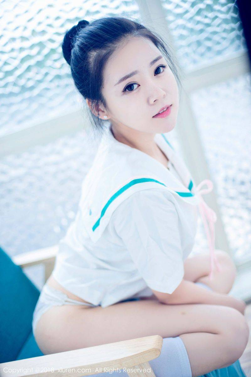 秀人网清纯萌妹子红气球童颜巨乳黑丝美腿内衣诱惑套图-29