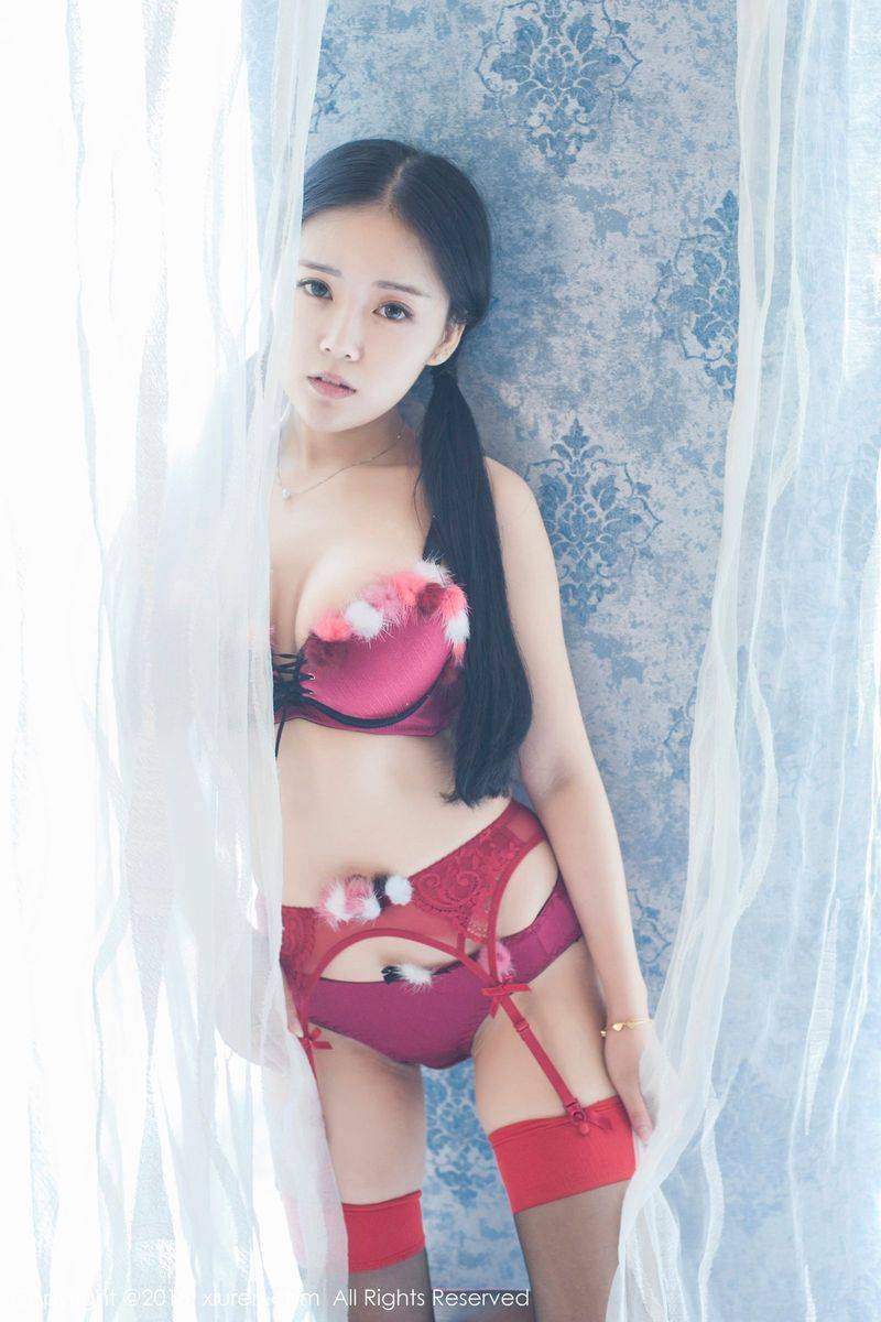 秀人网清纯萌妹子红气球童颜巨乳黑丝美腿内衣诱惑套图-45