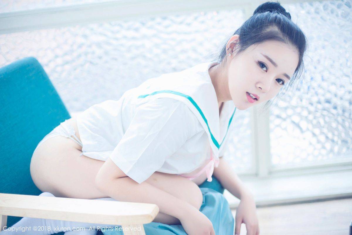 秀人网清纯萌妹子红气球童颜巨乳黑丝美腿内衣诱惑套图-48