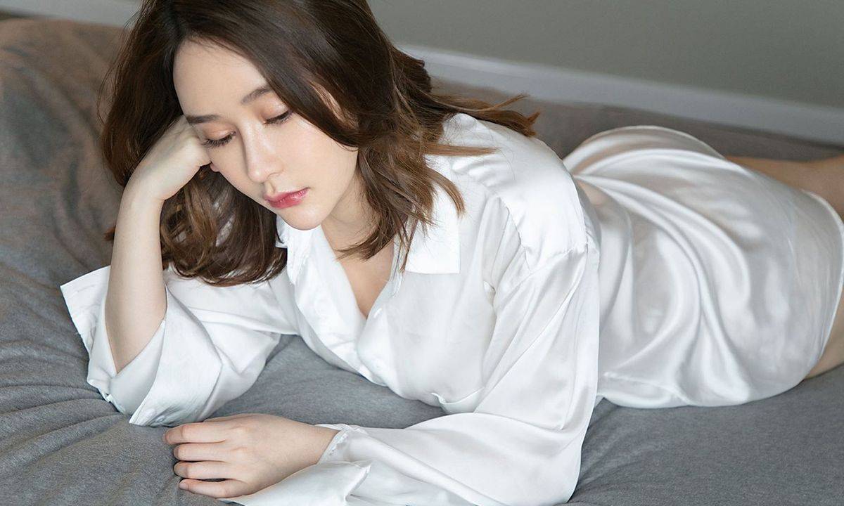 尤果网性感美女Coral吊带睡裙丝质衬衫美胸长腿私房写真-30