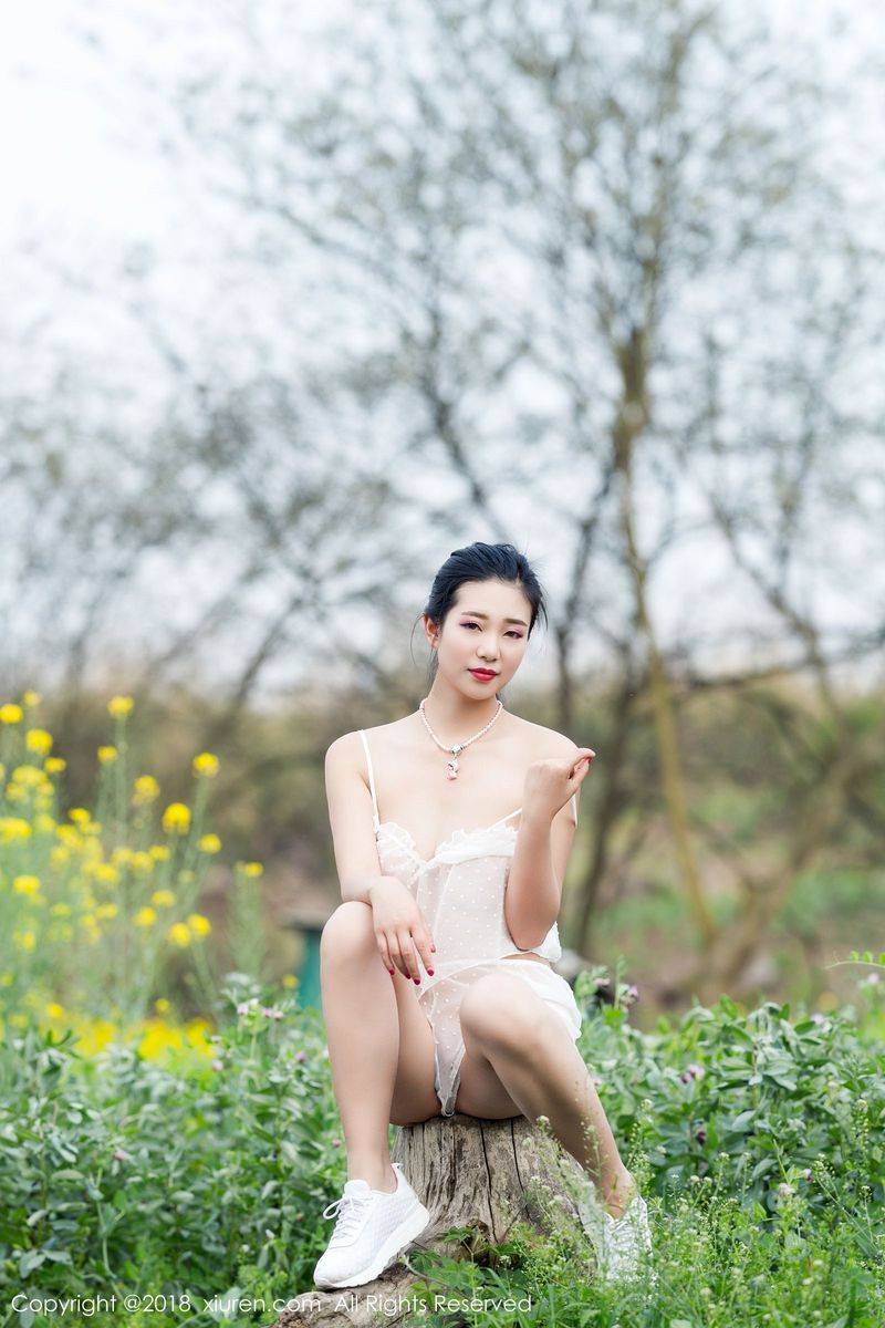 秀人网高颜值女神宋七七KIKI户外超大尺度野外露出火辣写真-23