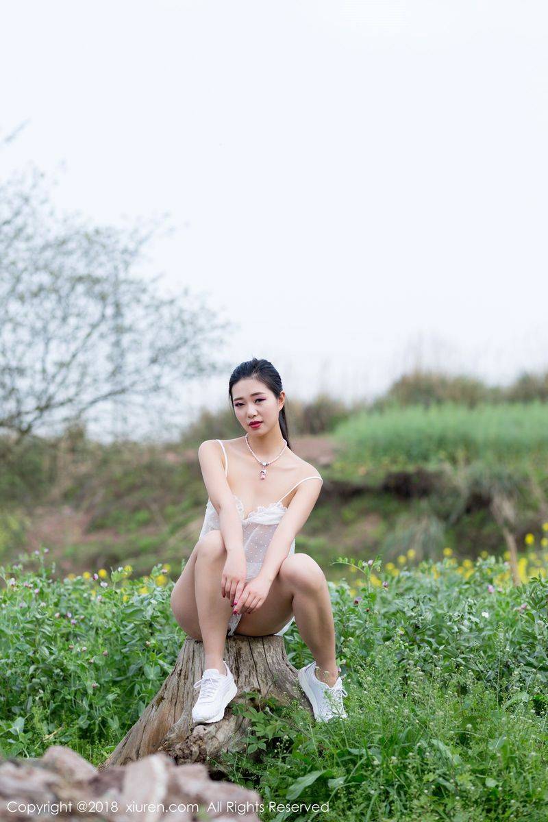 秀人网高颜值女神宋七七KIKI户外超大尺度野外露出火辣写真-30