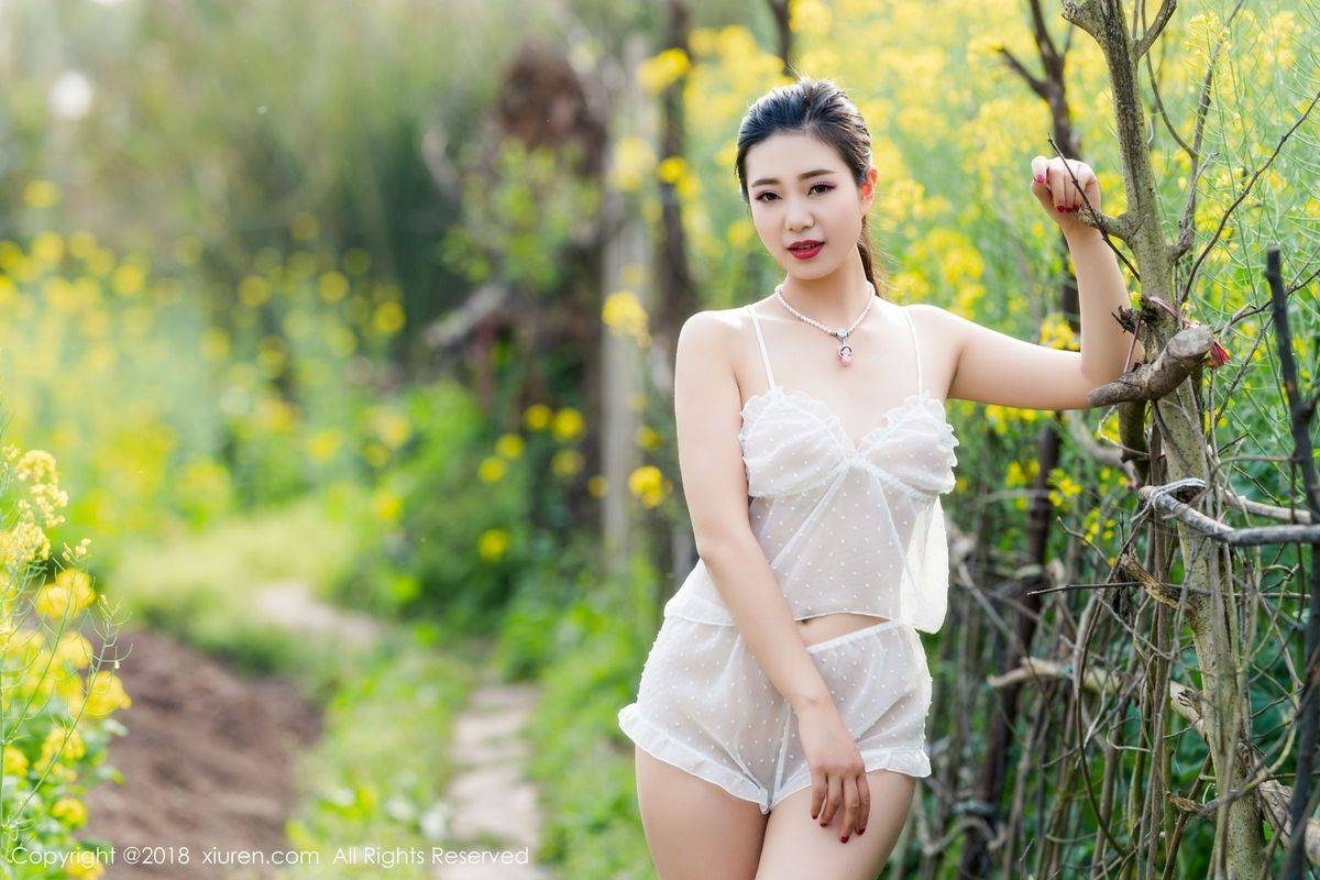 秀人网高颜值女神宋七七KIKI户外超大尺度野外露出火辣写真-32