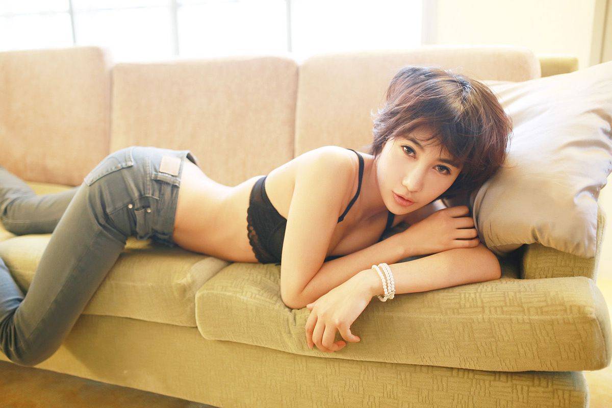 美媛馆人气模特张梓瑗Elle修长美腿牛仔长裤湿身诱惑写真-21