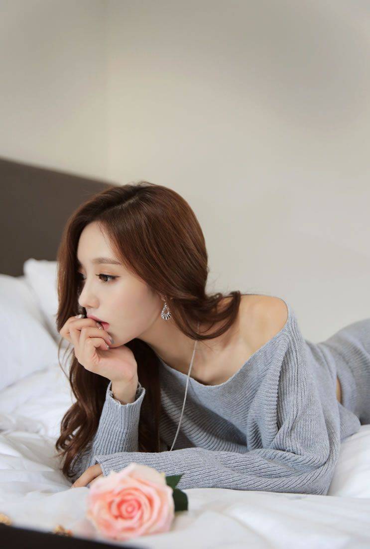 韩国性感女神孙允珠黑丝美腿超短裙小清新长发飘飘街拍-50