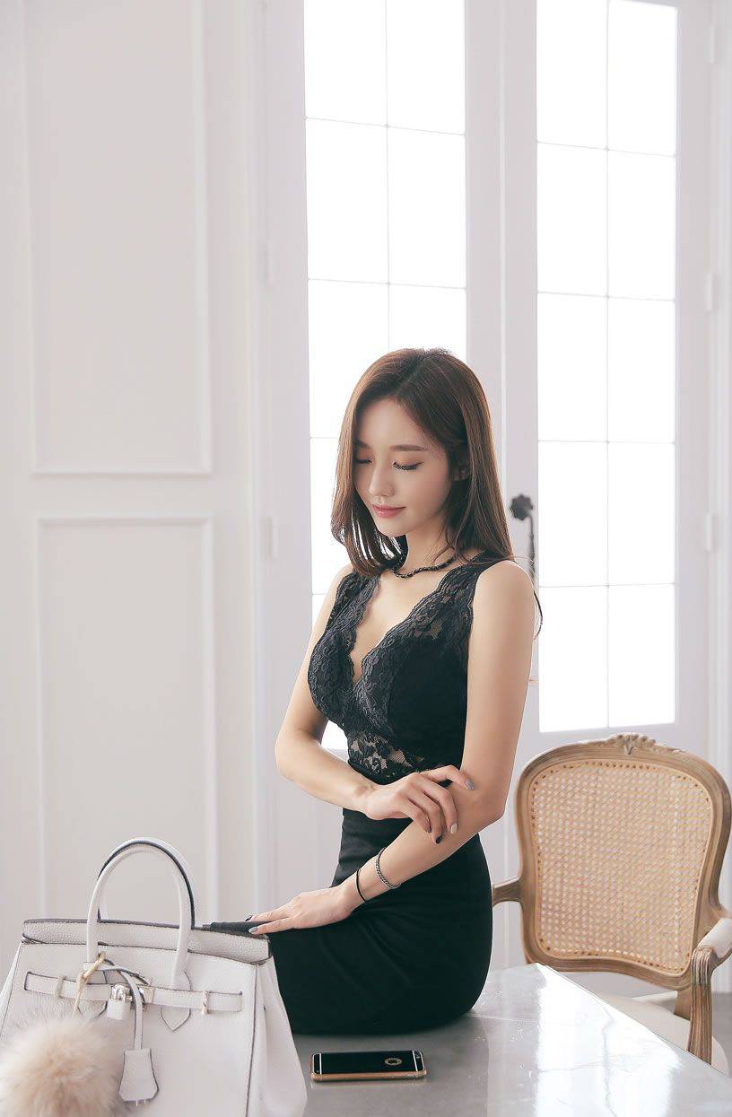 韩国性感女神孙允珠黑丝美腿超短裙小清新长发飘飘街拍-80