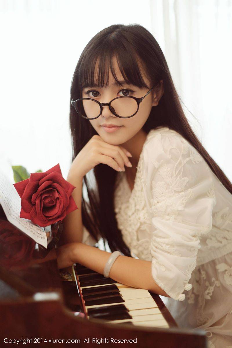 美媛馆足球宝贝Toro羽住绿茵场小清新户外写真套图