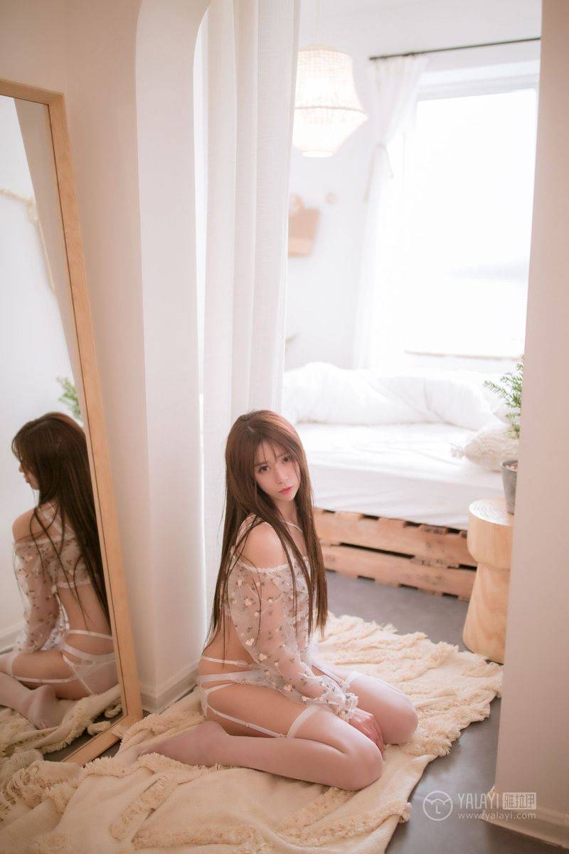 YALAYI雅拉伊美女模特珊美酱丝袜美腿花儿朵朵养眼写真-31