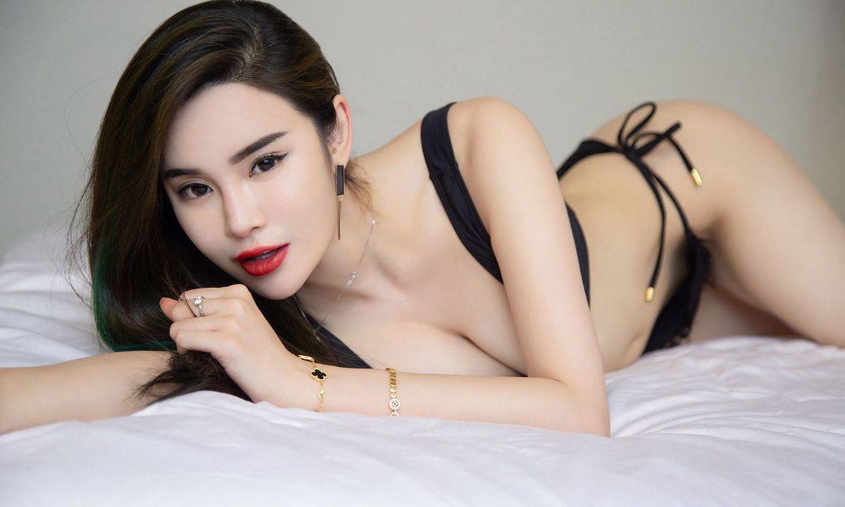 尤果网美女模特林渃晗透视情趣肚兜爆乳丁字裤诱惑写真-27