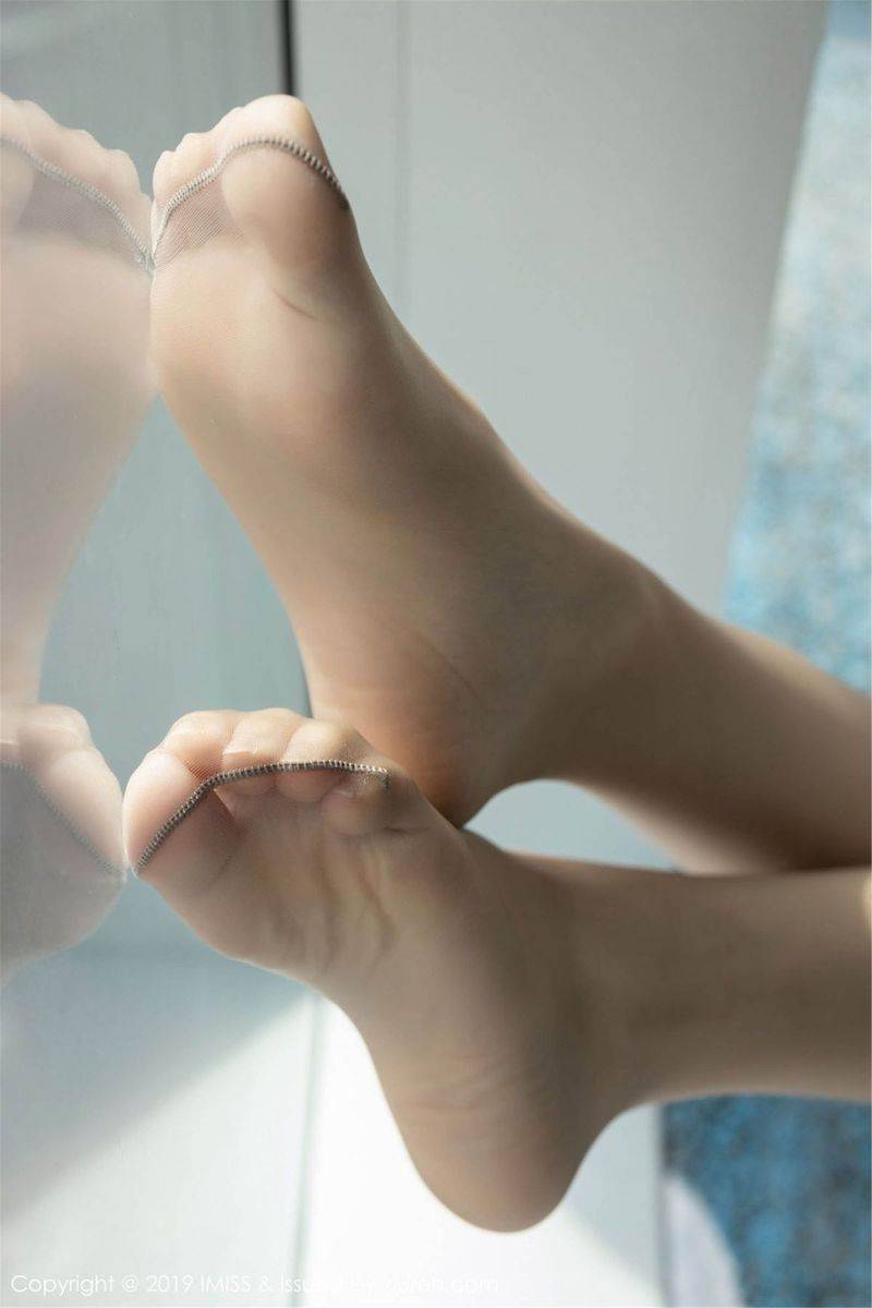 爱蜜社气质女神陈良玲carry丝袜美腿超短裙内衣诱惑性感写真-18