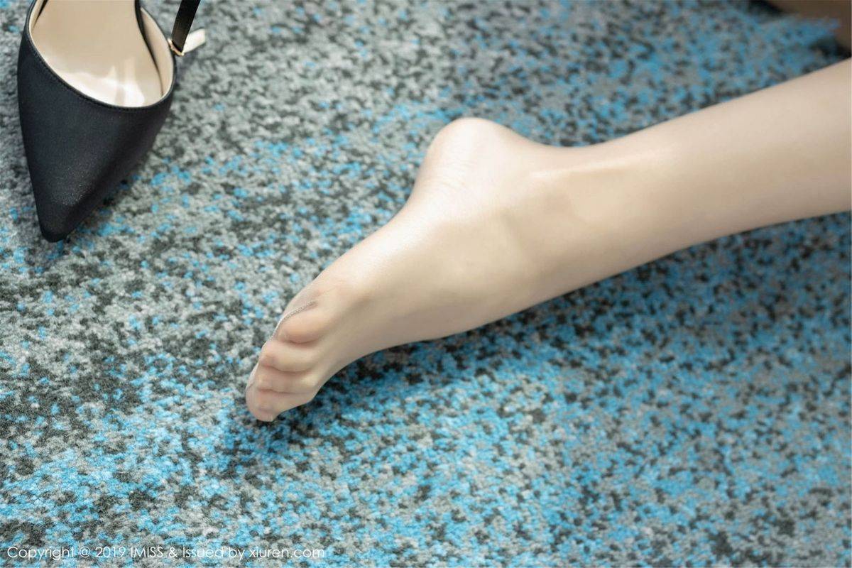 爱蜜社气质女神陈良玲carry丝袜美腿超短裙内衣诱惑性感写真-36