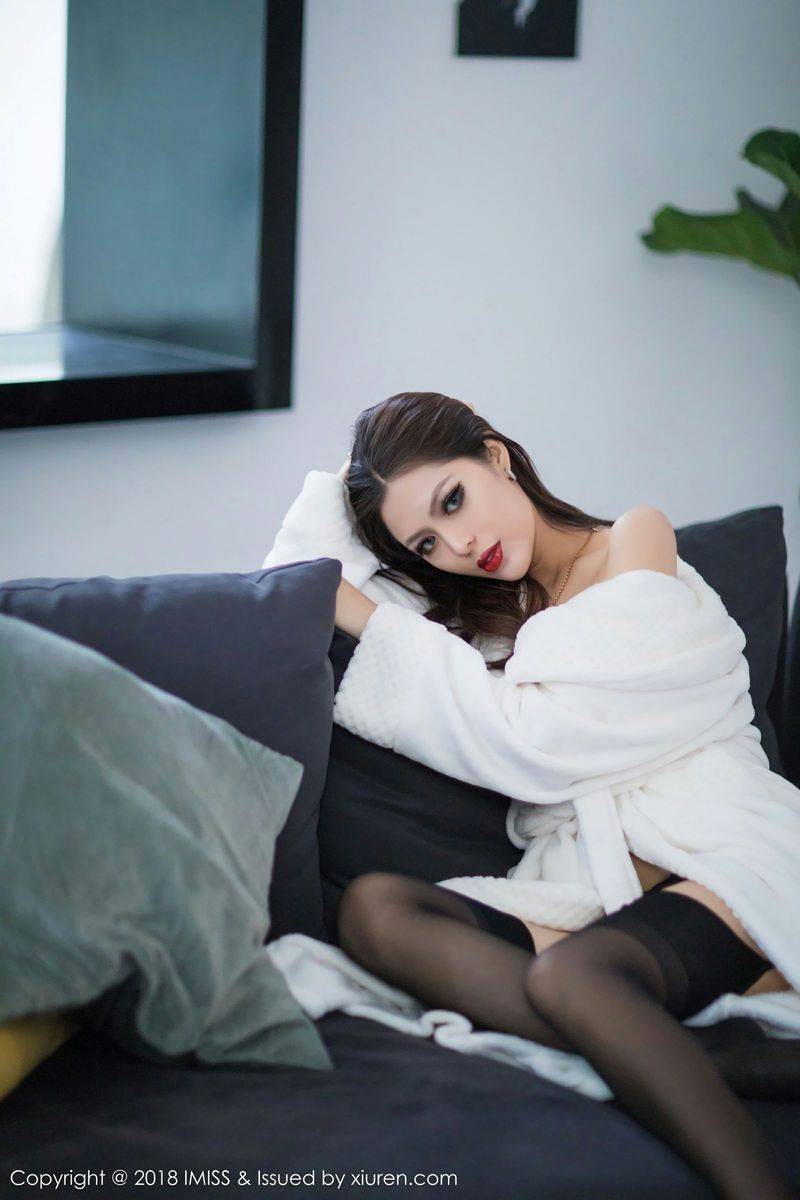 爱蜜社高挑混血美女若彤boomboom黑丝浴袍比基尼气质写真-9