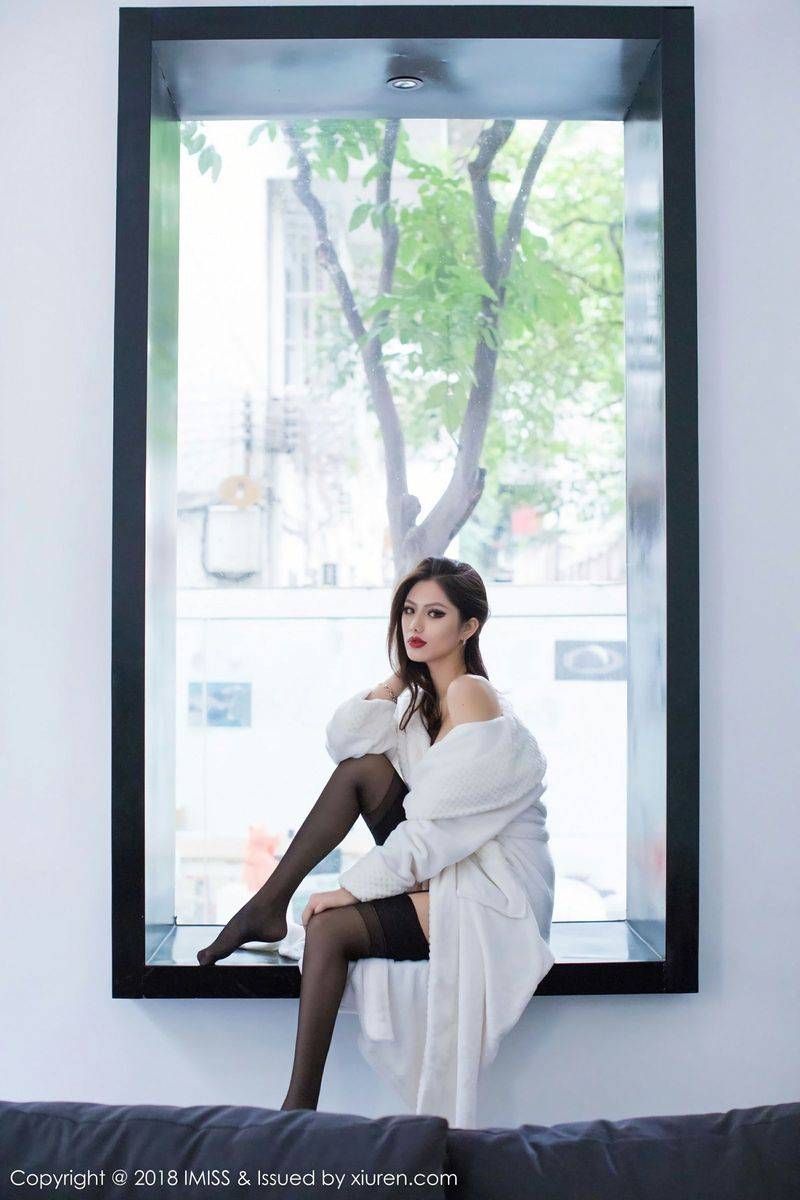 爱蜜社高挑混血美女若彤boomboom黑丝浴袍比基尼气质写真-16