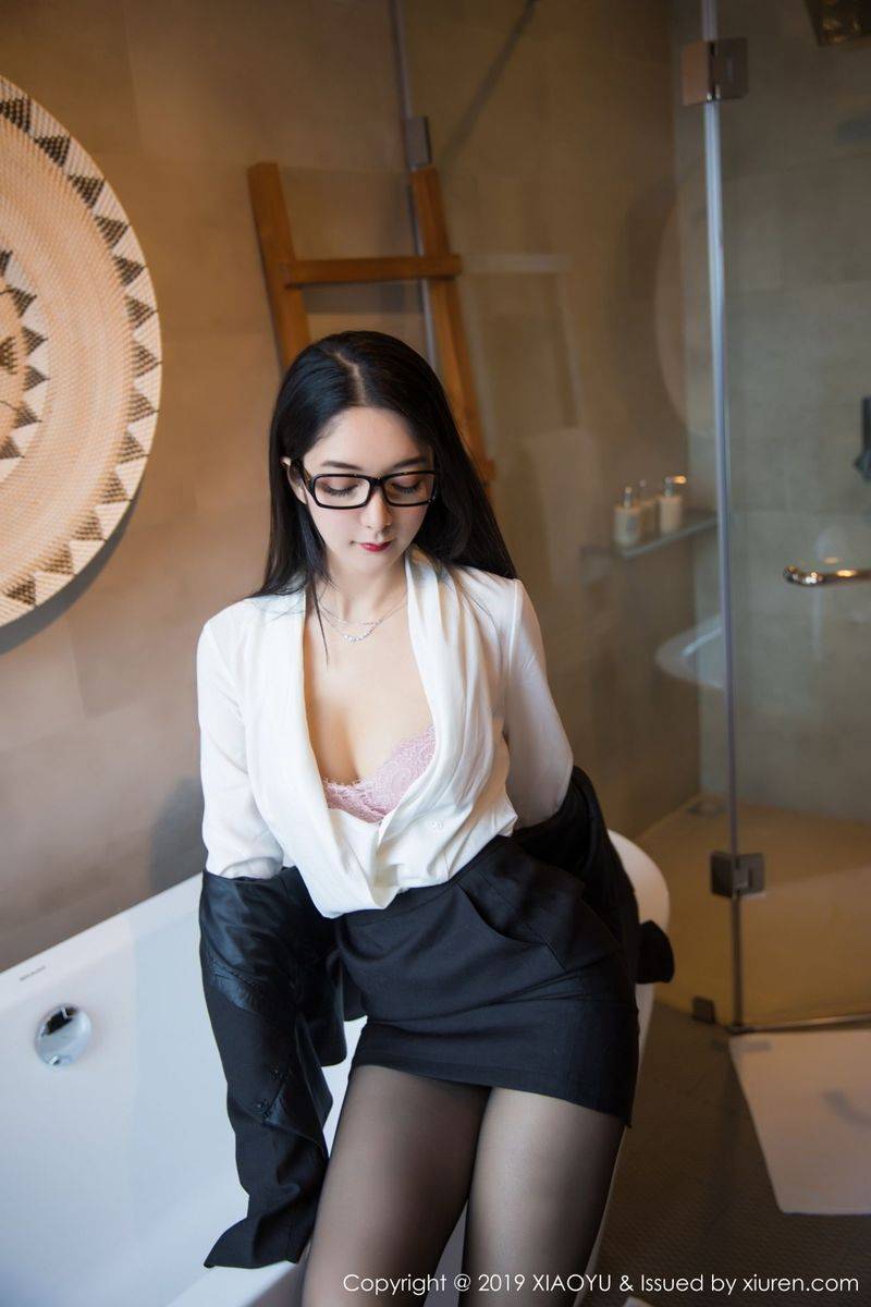 语画界性感女神小热巴Angela职场秘书OL黑丝美腿马尔代夫旅拍-25