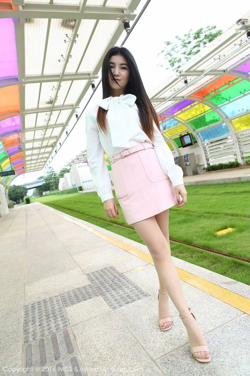 爱蜜社性感女神7Seven丝袜美腿系列车内拍摄第二套写真-5