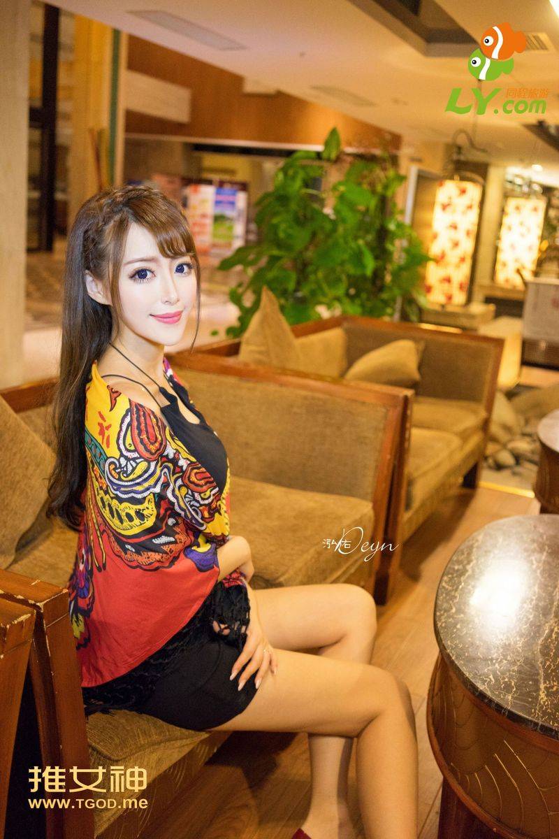 推女神性感美女王曼妮比基尼白皙美胸修长美腿温泉写真-37