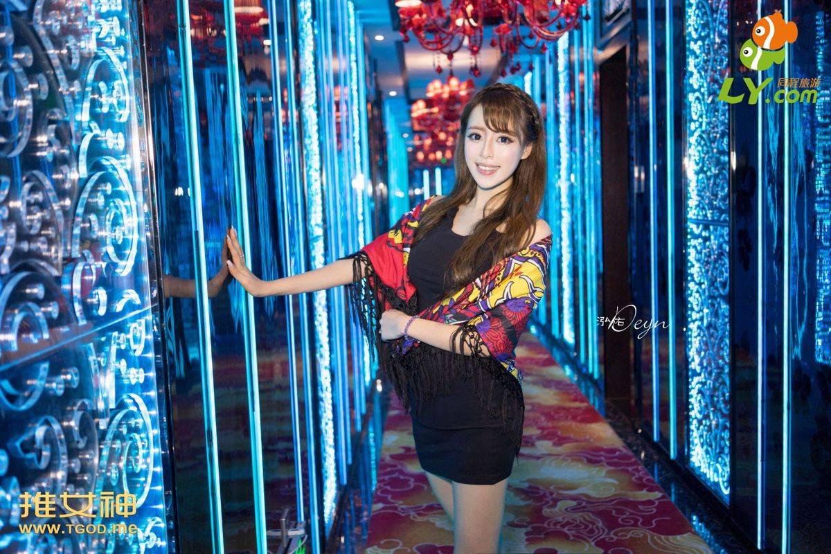 推女神性感美女王曼妮比基尼白皙美胸修长美腿温泉写真-39