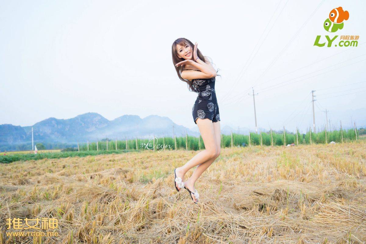 推女神性感美女王曼妮比基尼白皙美胸修长美腿温泉写真-60