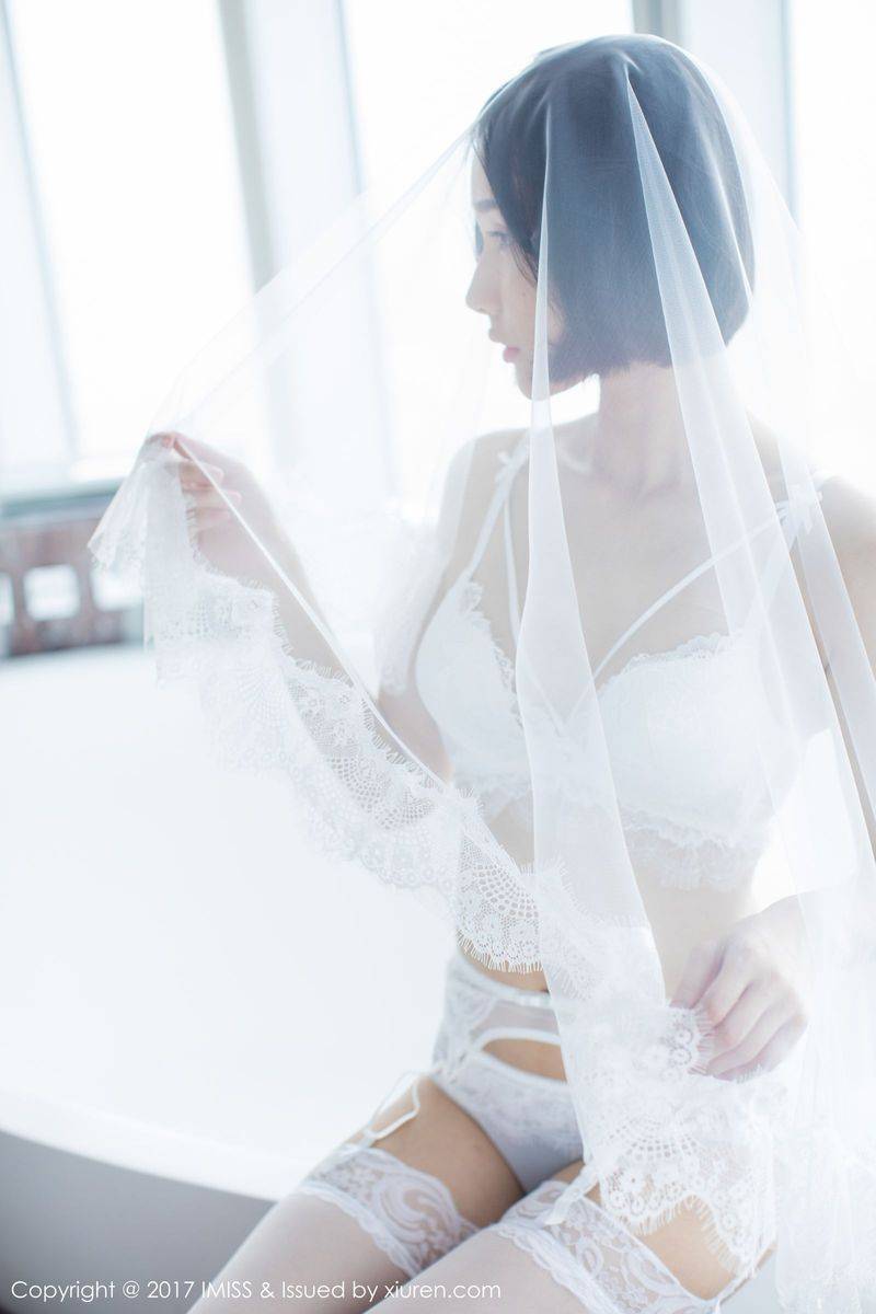 爱蜜社新人美女模特莉雅Livia水润清新诗情画意养眼写真-30