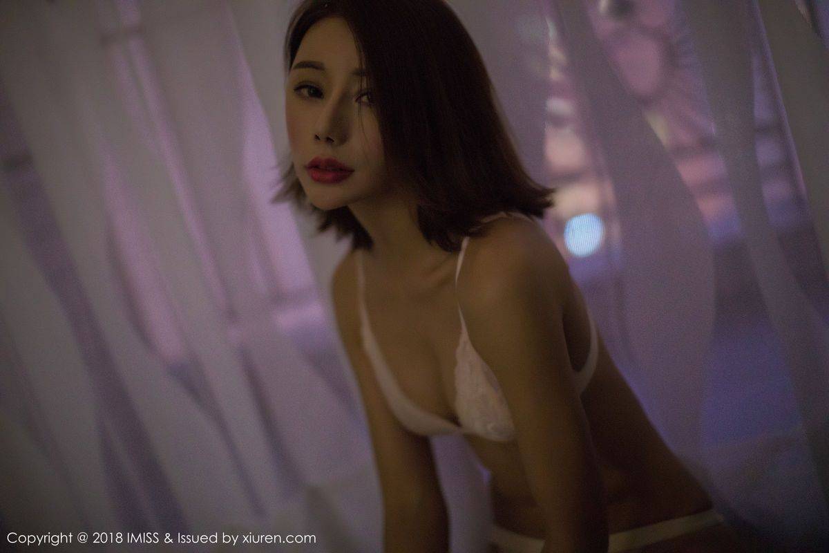 爱蜜社高挑美女Savina修长美腿蕾丝内衣诱惑丝袜控美图-31