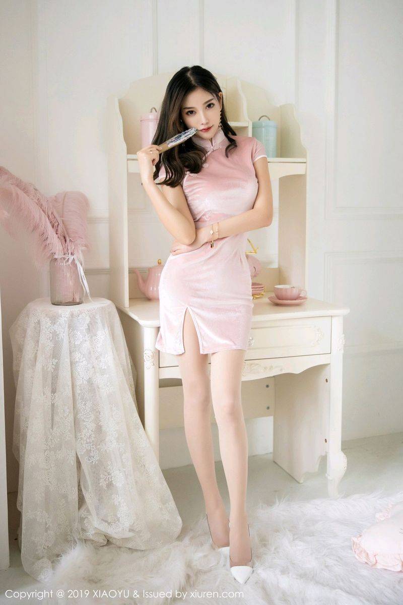 语画界性感女神杨晨晨sugar粉色古典旗袍丝袜美腿玲珑写真