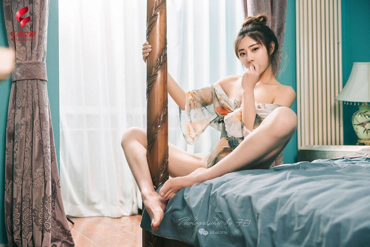 头条女神性感美女莫小希身着和服美胸翘臀丁字裤诱惑写真-12