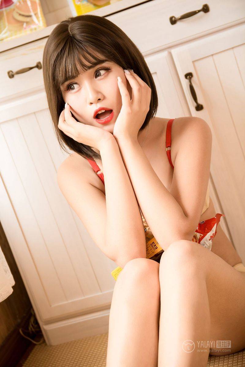 雅拉伊性感美女模特萌宝儿白皙美胸草莓内衣诱惑私房写真-23