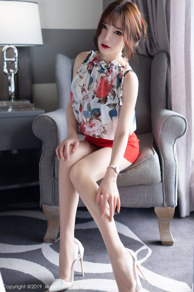 秀人网性感女神周于希Sandy丝袜美腿红色超短裙塞班岛旅拍-6