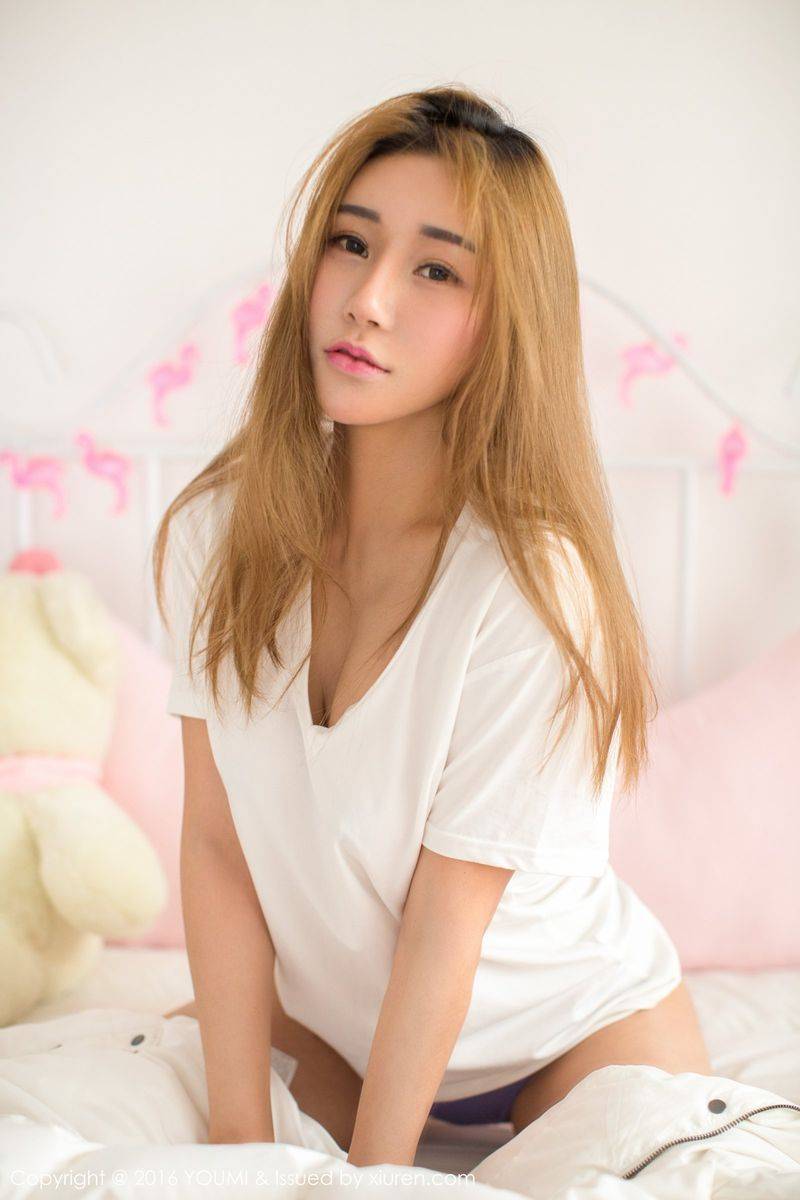 尤蜜荟性感女神宋梓诺Bee丝袜美腿红色圣诞喜庆装养眼写真-17