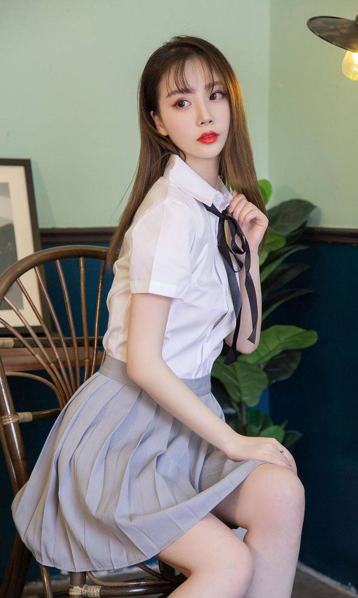 尤果网美女模特徐肉肉清新校服牛仔热裤修长美腿性感写真-6