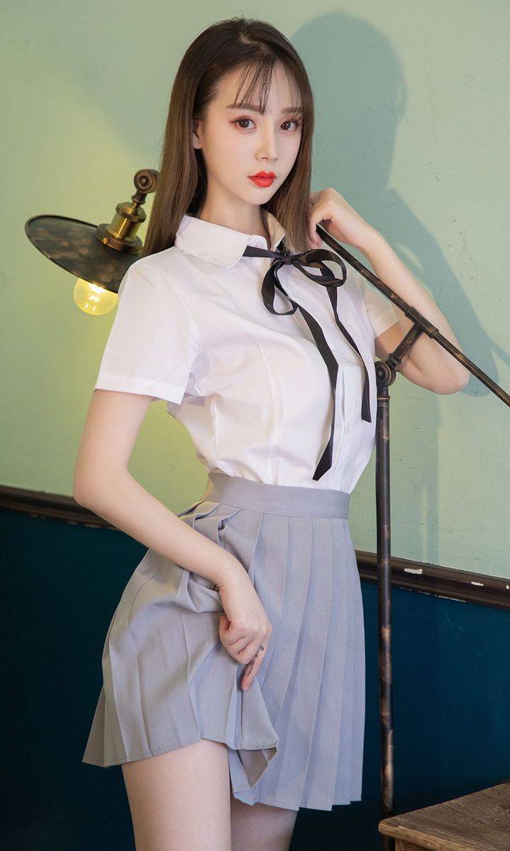 尤果网美女模特徐肉肉清新校服牛仔热裤修长美腿性感写真-7